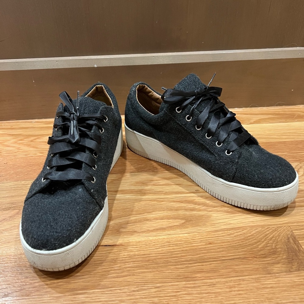 Susina Sneakers Size 8